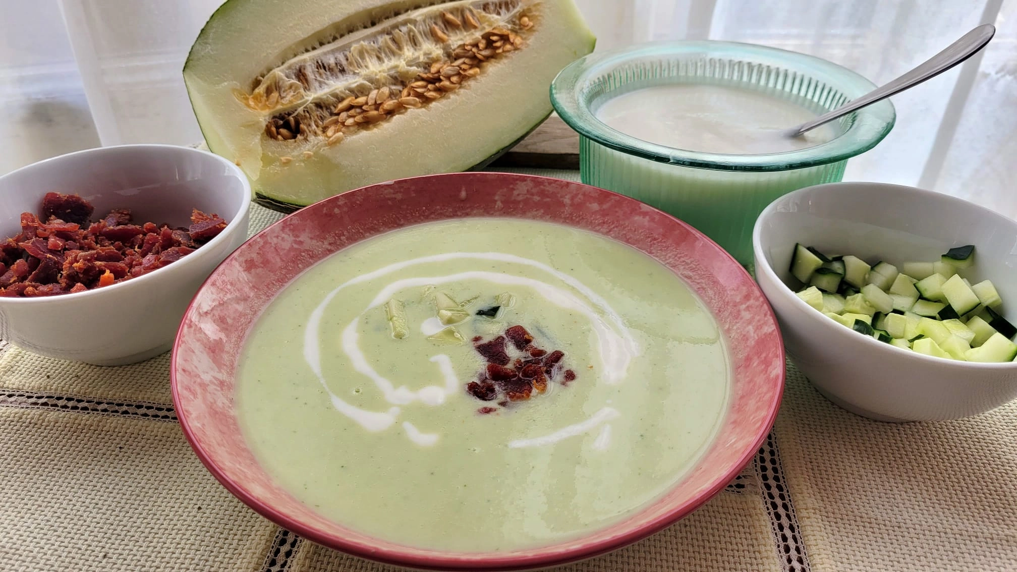 Gazpacho de melón con jamón. Verano fresco con Thermomix.