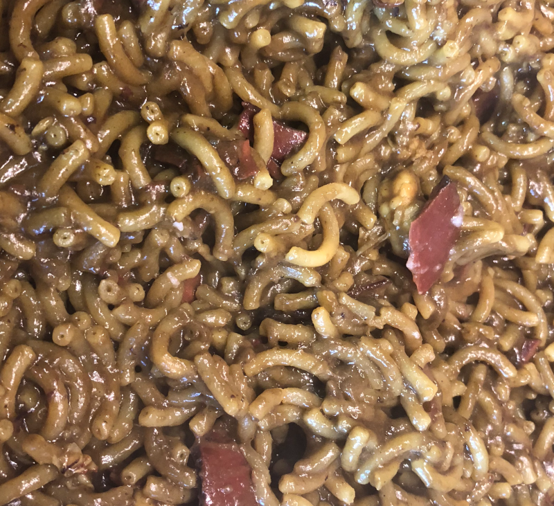 Fideuà negra con calamares