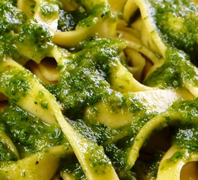 SALSA PESTO DE RUCULA Y AVELLANAS