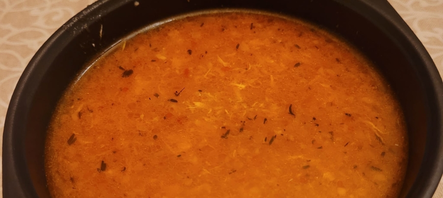 Sopa de ajo, tomate y tomillo