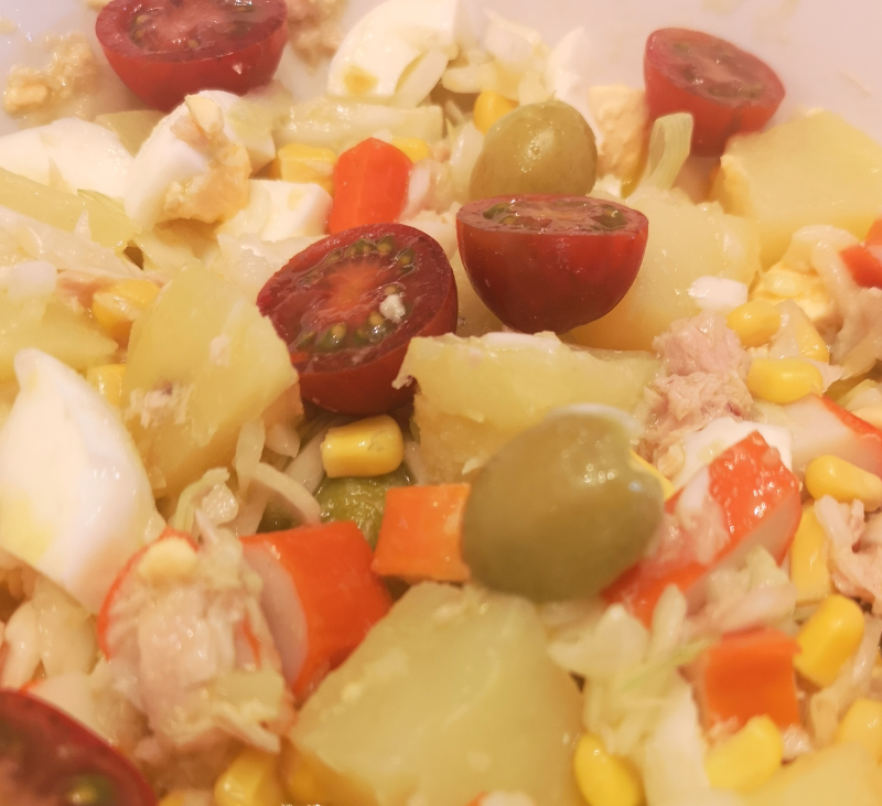 Ensalada templada de patata, atún y huevo... a mi hijo le encanta!!