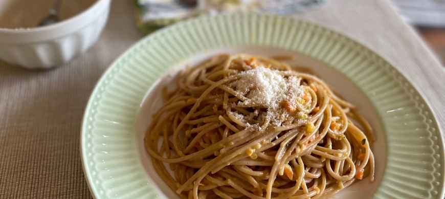 Espaguetis con zanahorias y calabacín