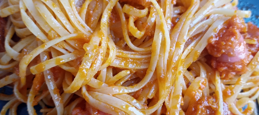 Espaguetis con chorizo y salchichas CON Thermomix® 