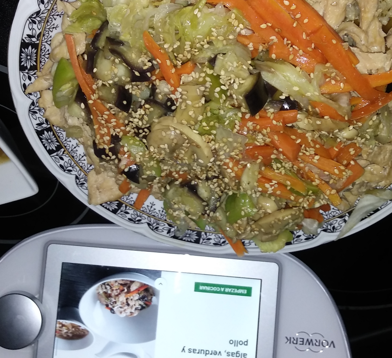 Thermomix TM6 Vídeo-receta: Arroz integral con algas, verduras y pollo.