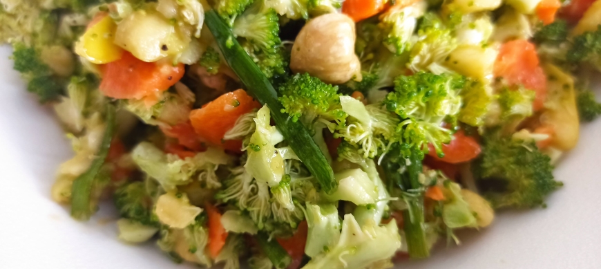 Prepara tu ensalada de verduras y fruta con Thermomix