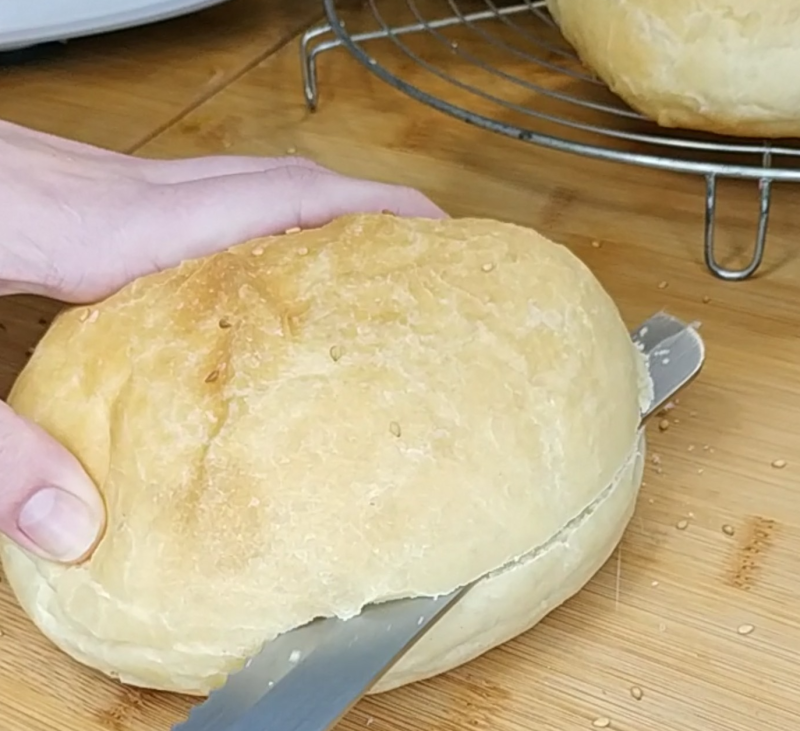 Lunes de amasado: Pan de hamburguesa con un toque de queso brie