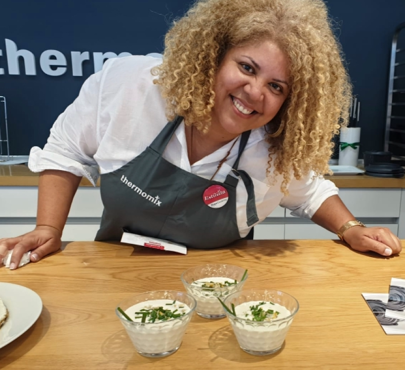 Crema fría de espárragos blancos con berberechos