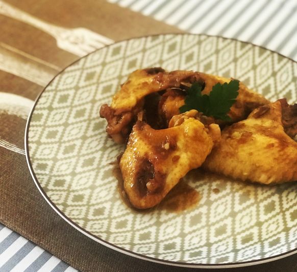 ALITAS DE POLLO CON SALSA DE SOJA, MIEL Y LIMÓN