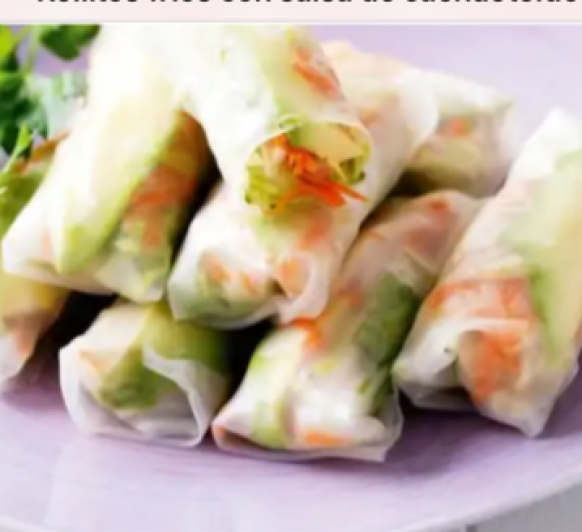ROLLITOS FRÍOS CON SALSA DE CACAHUETE