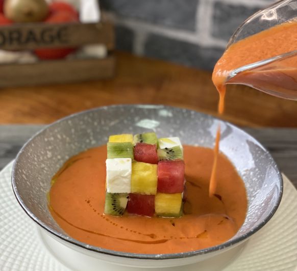 SALMOREJO DE SANDIA CON CUBO DE RUBIK