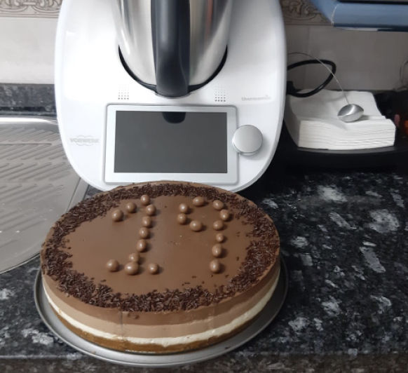 Tarta de tres chocolates